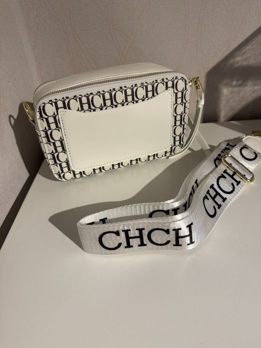 Чанта на луксозната марка Carolina Herrera