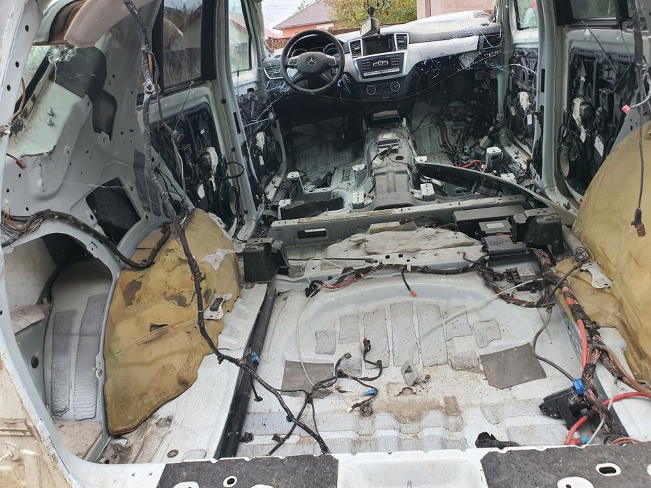 Mercedes ml 3.0 2013 pentru dezmembrări