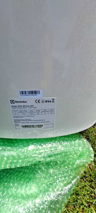 Vând boiler electric Electrolux 100 l + bonus...oglindă/ dulăpior baie
