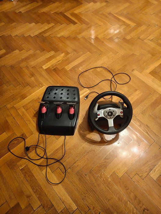Logitech G25 Електрически волан и педали за Sim Racing