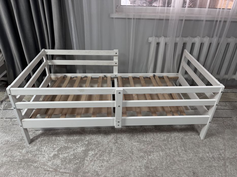 Детская кровать почти новая