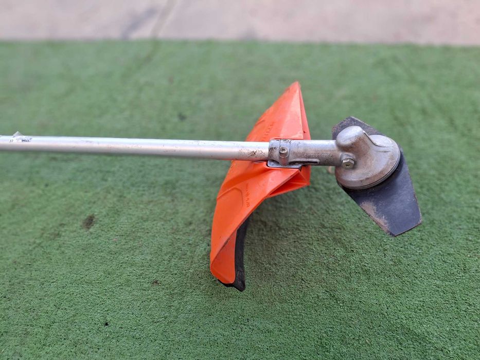Stihl Бензинова тример Km 111 R