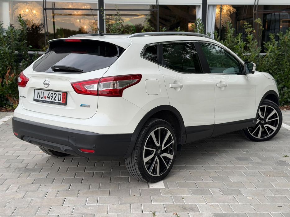 Nissan Qashqai |Tekna|Panoramic|Camera360|Euro6|Navi|Alcantara|Xenon