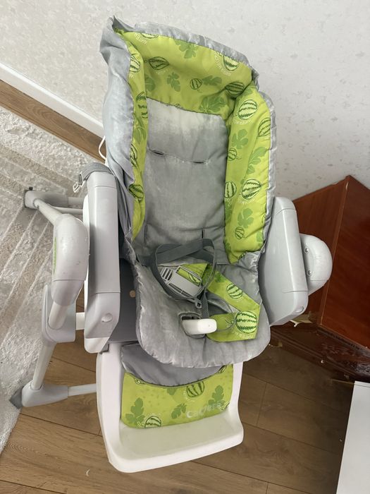 Детский столик в хорошом состоянии.