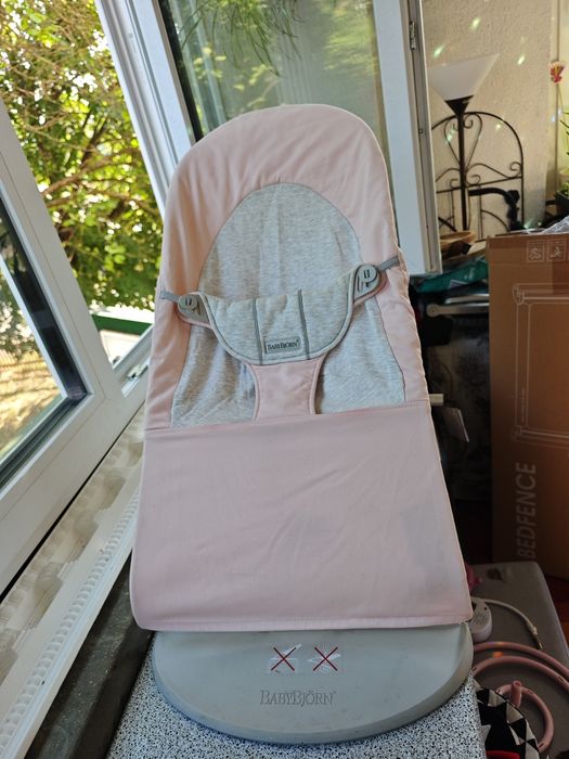 Balansoar Babybjorn roz cu gri
