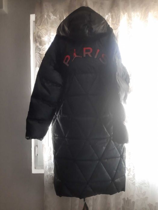 Vand Geaca Jordan Marimea M si merge si ca Xl pret 1600 ron nouă