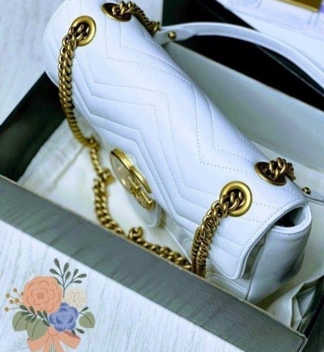 Geanta damă super model/logo metalic auriu, saculet, etichet