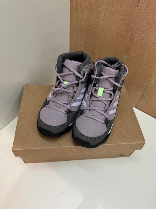 Продам кроссовки ботинки детские