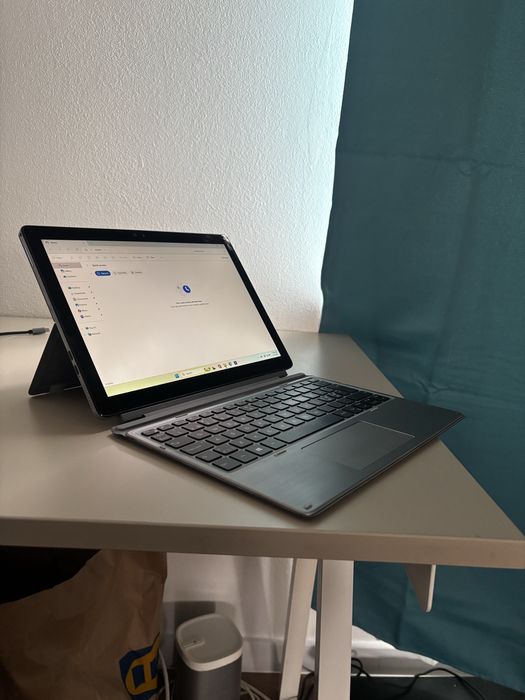 Laptop Dell 2 in 1 (Laptop si Tableta) 12,3 inch• windows 11• Procesor i5• 256 gb• touch screen• Usb C• taste luminate•