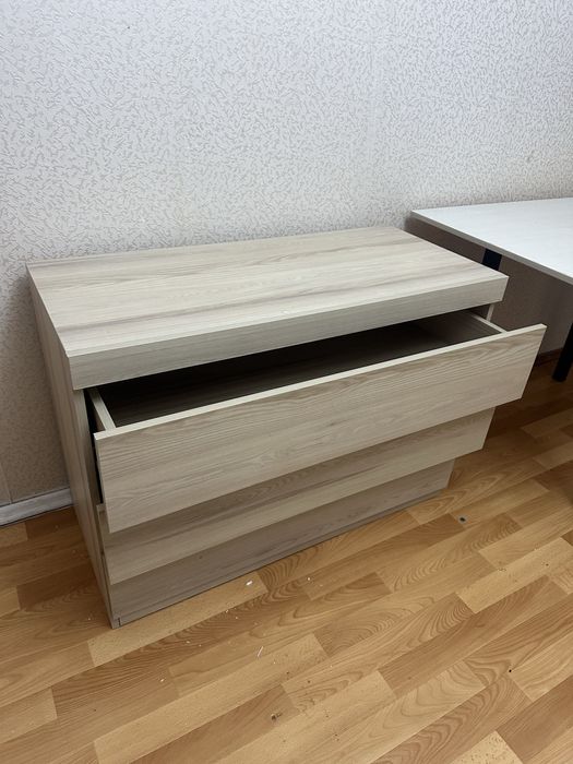 Продам тумбу почти новая, без ручек, самовывоз