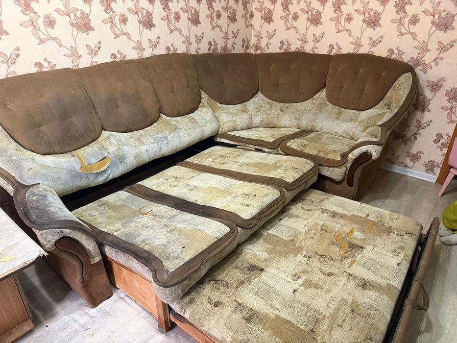 Отдам диван с креслом