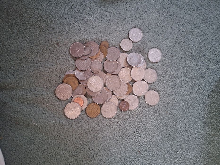 Vând bancnote și monede foarte vechi