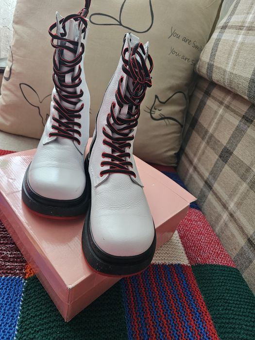 Продам женские зимние ботинки