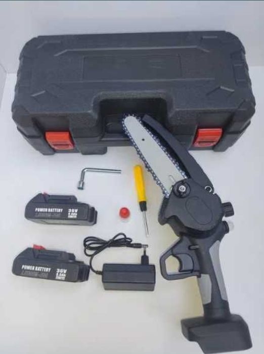 Акумулаторен мини трион за клони и храсти