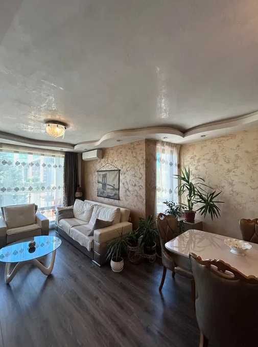 Дава се под наем Тристаен апартамент в Пловдив, Кършияка - 100 кв.м за 650 € - Снимка #1