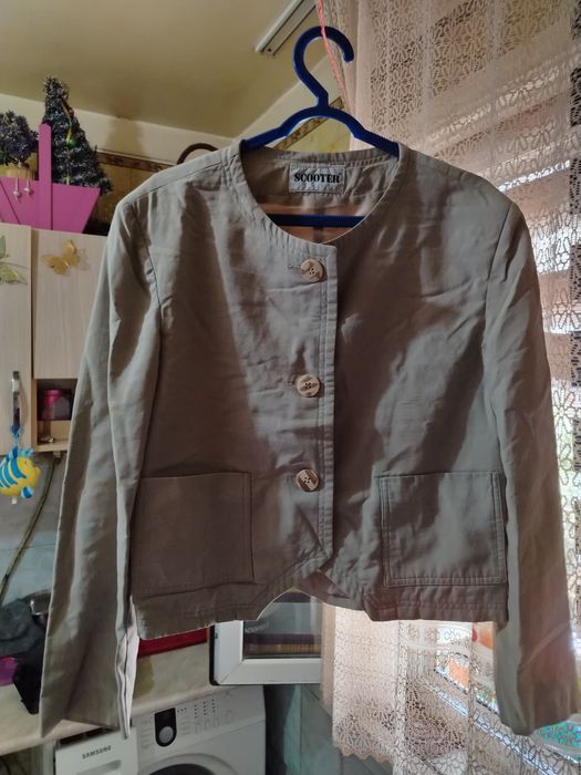 Продаю женскую лёгкую питжак в отличном состоянии