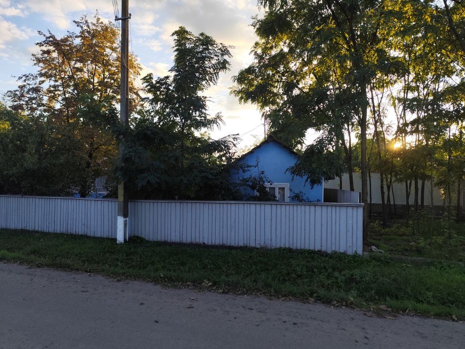 De vânzare teren și casa.