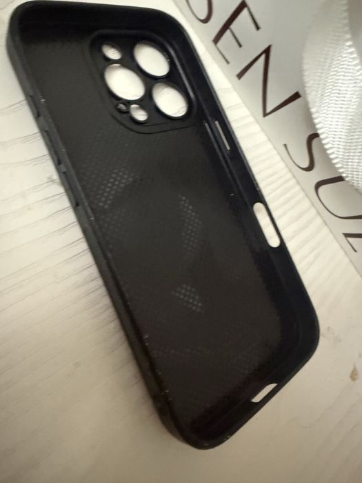 Продам новый чехол на айфон 16 про
