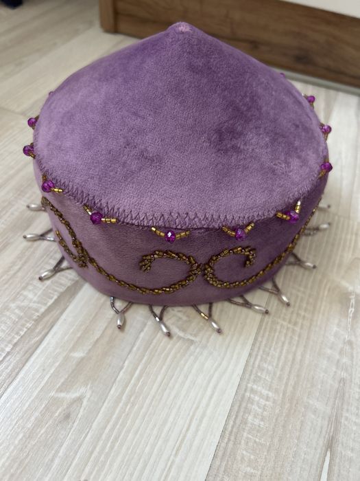 Кажекей тақиясымен