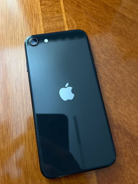 iPhone SE 2020 в отличном состоянии