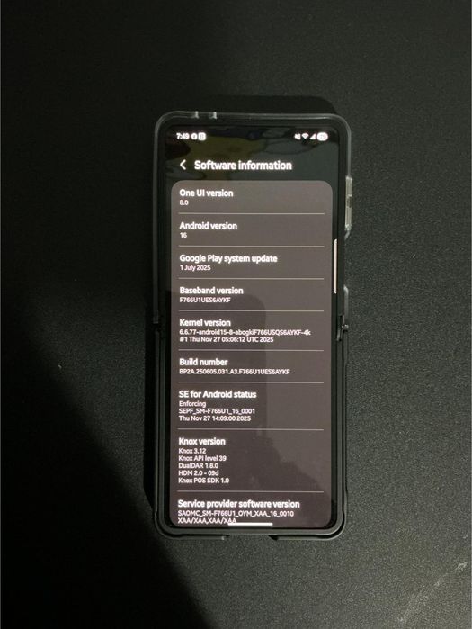 Vând sau schimb Samsung Z Flip 7