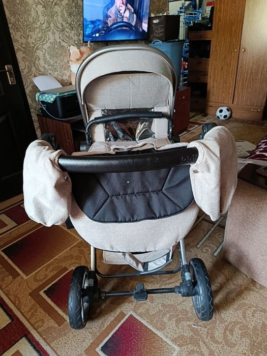 Детская коляска в хорошем состоянии