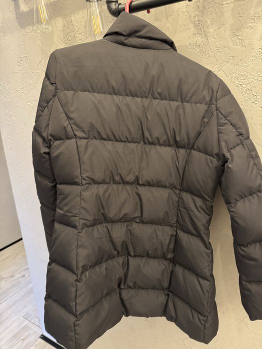 Продам новую куртку Armani размер 42