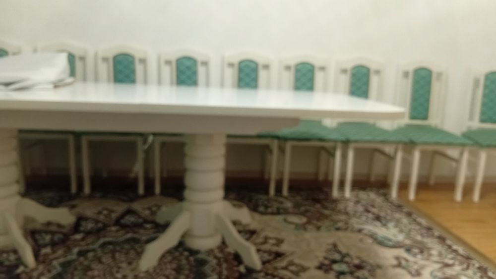 Стол и стулья срочно