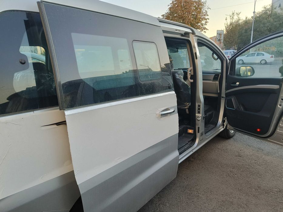 JAC M4 8+1 seats minivan 2026