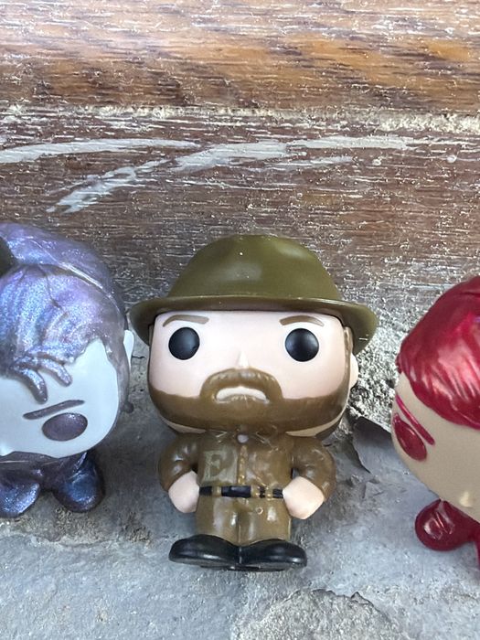 продаю фигурки kinder joy minecraft/stranger things