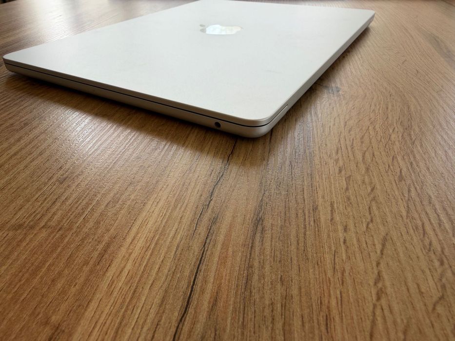 MacBook Air 13" M4 Chip 10-CPU, 8-GPU, 16GB RAM, 256GB SSD В ГАРАНЦИЯ