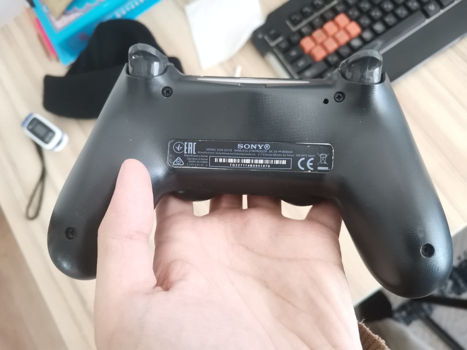 Геймпад Sony DualShock 4
