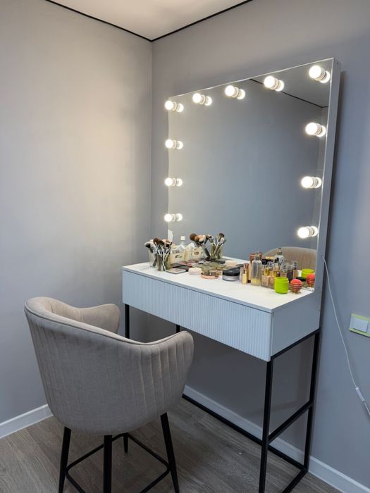 Сдается рабочее место в салоне