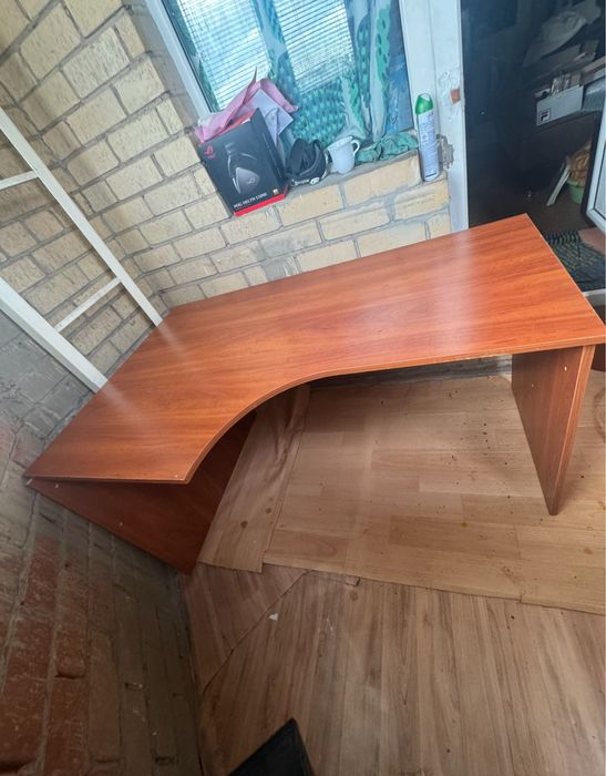 Большой крепкий стол 140х70