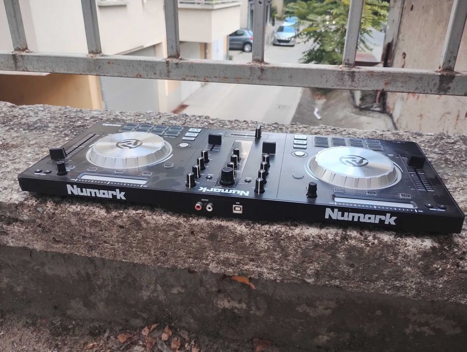 DJ mixser Numark pro 3  .Перфектна ДиДжейконзола