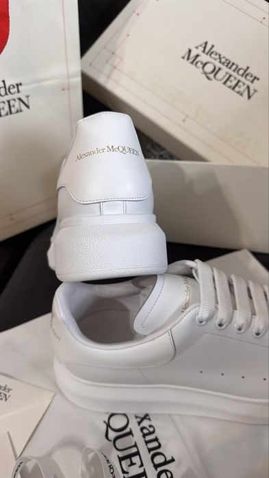 Adidasi A M  - marime 43, piele naturala, full box (Valentino)