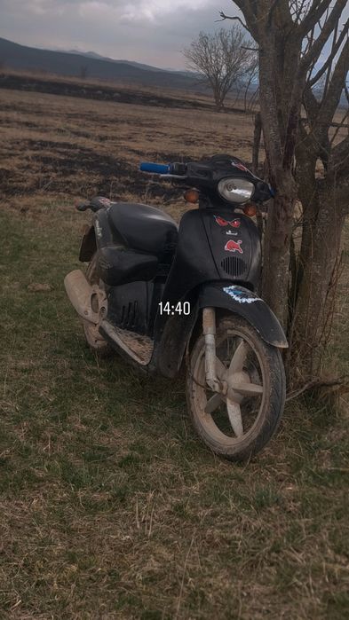 Vând aprilia scarabeo 49cc 2t fac și schimb