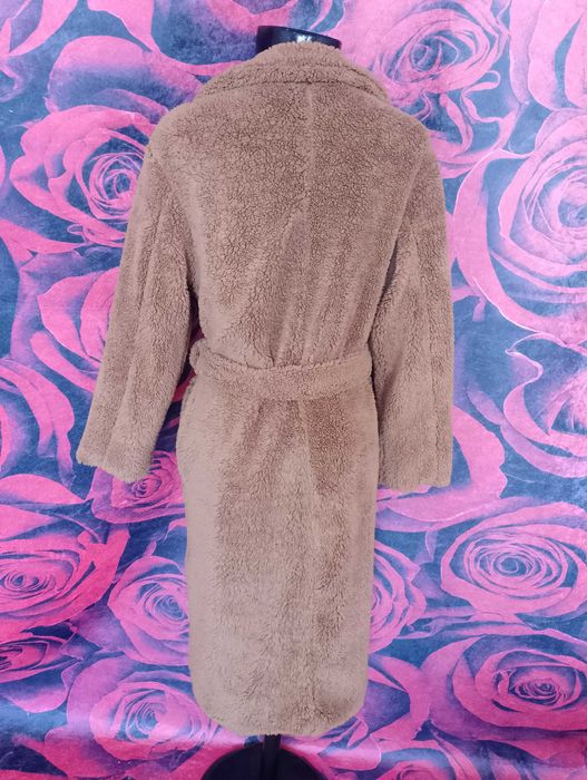 Кафяво пухкаво палто до коляното с коланче Л