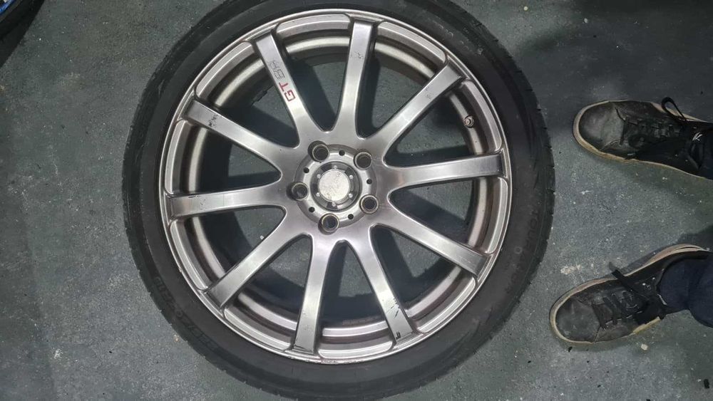 Jante aliaj R18 x 7 1/2JJ ET 38 cu cauciucuri vara 225/40ZR18 Tourador