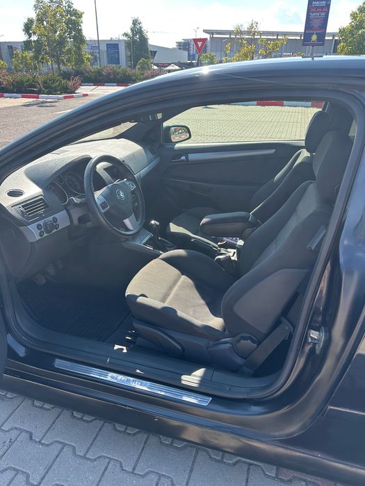 Vând Opel Astra H GTC 2007, 1.6 benzină 105 CP