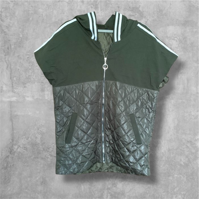 Спортивный трикотажный женский костюм