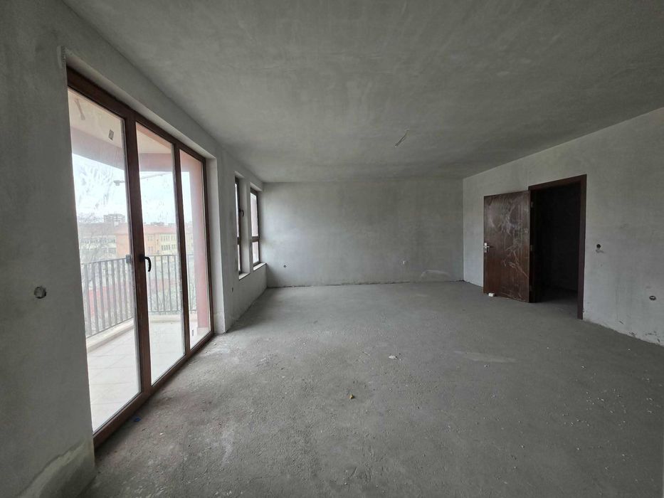 Апартамент с три спални в Центъра на гр.Хасково