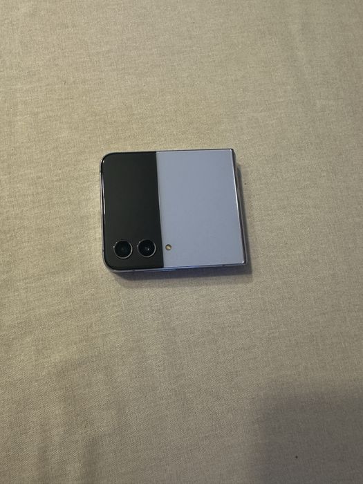 Samsung Galaxy Z Flip4  defect