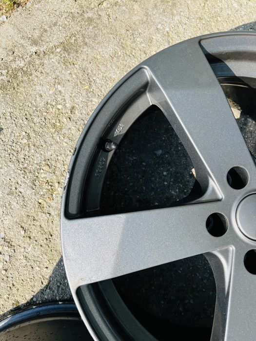 Лята джанта R18  Dezent Graphite 18