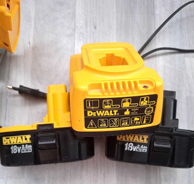 Акумулаторен комплект DeWalt 18V – 2 бр. Винтоверта DC988, Циркуляр, Зарядно и 2 Батерии