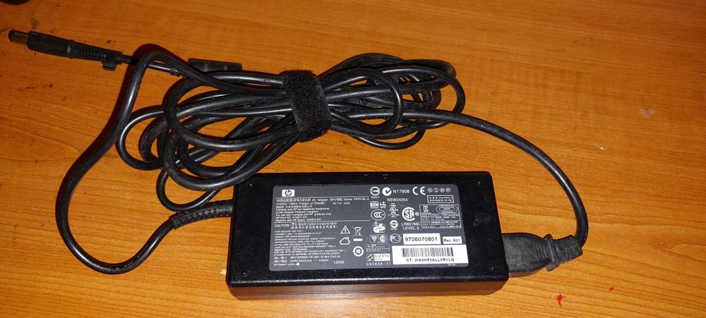 Vând incarcator de HP 120w 6.5A