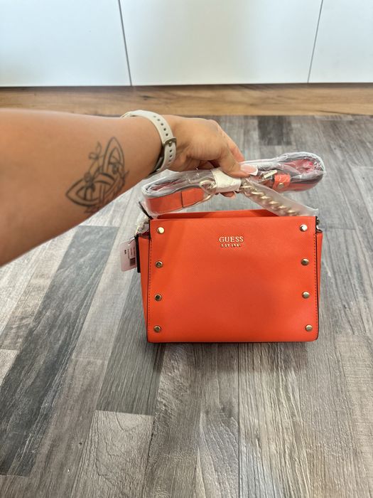 Новая сумочка Guess , коралловая
