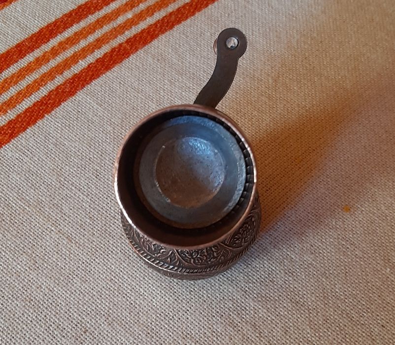 Мелничка за черен пипер