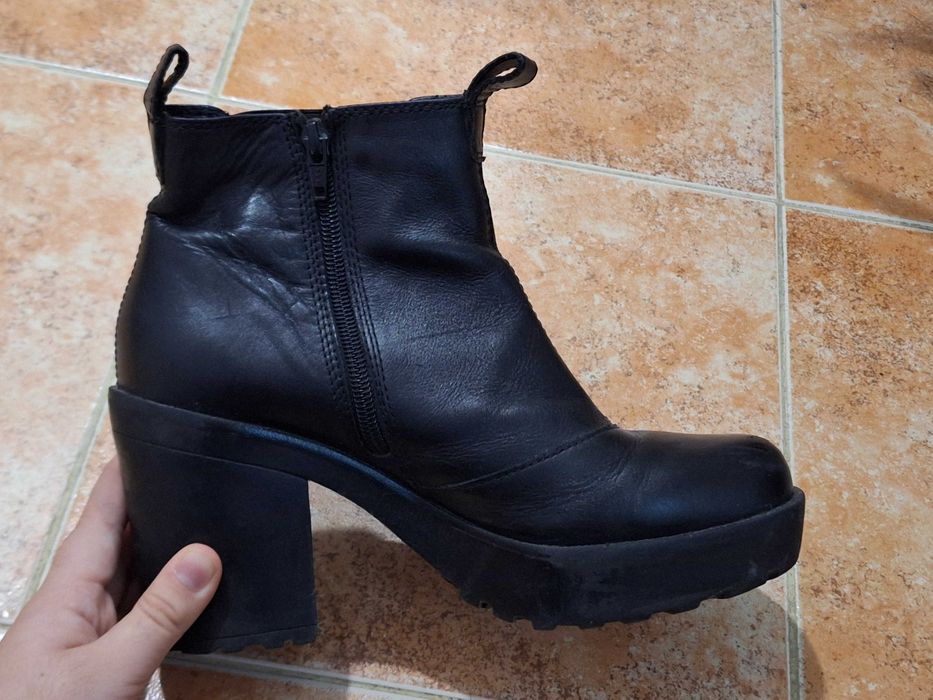 Боти от естествена кожа