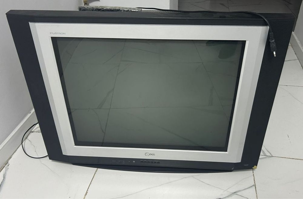 Телевизор LG в рабочем состоянии торг уместен